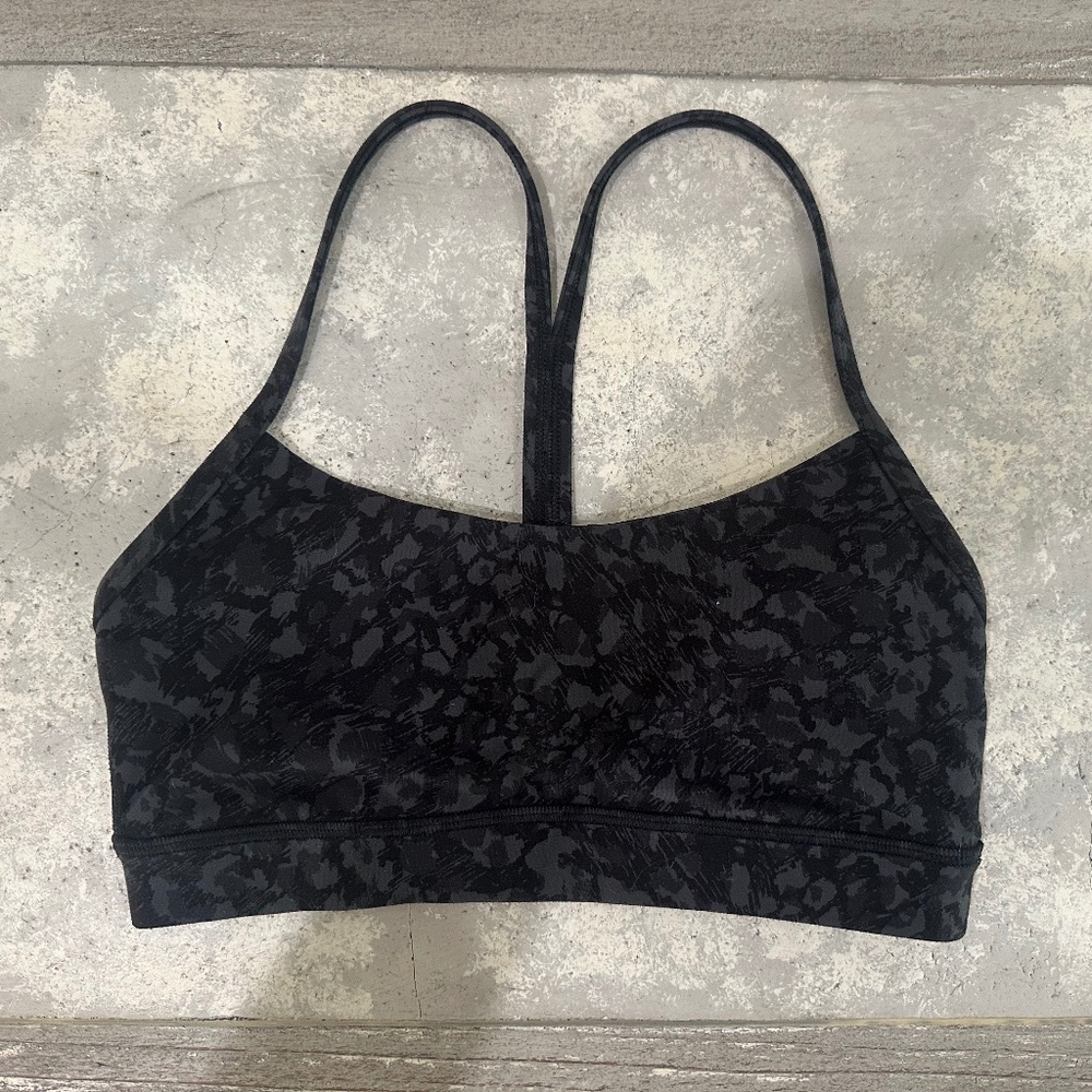 Lululemon Flow Y Bra Nulu Womens Light Support Size 4 Black Gray